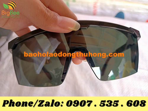 mặt trước của kính bảo hộ lao động ĐKT