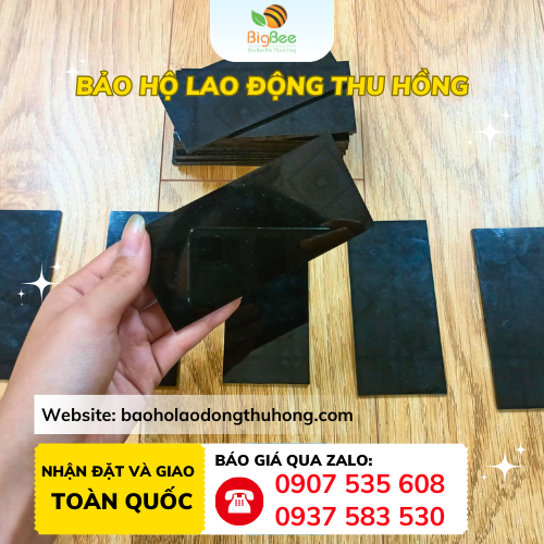 Miếng kính hàn màu đen có nhiều mức độ tối khác nhau Miếng kính hàn màu đen có nhiều mức độ tối khác nhau