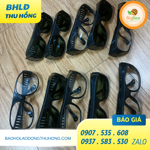 Mua sỉ kính mắt đen DKT giá rẻ tại Thu Hồng Mua sỉ kính mắt bảo hộ lao động DKT đen chống bụi giá rẻ