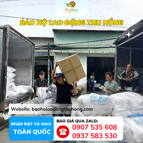 Nhân viên kiểm tra hàng hoá trước khi giao tại Bình Chánh Nhân viên kiểm tra hàng hoá trước khi giao tại Bình Chánh