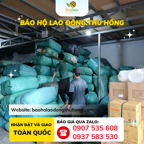 Nhân viên lên hàng vải lau màu đóng sẵn gửi chành xe Nhân viên lên hàng vải lau màu đóng sẵn gửi chành xe