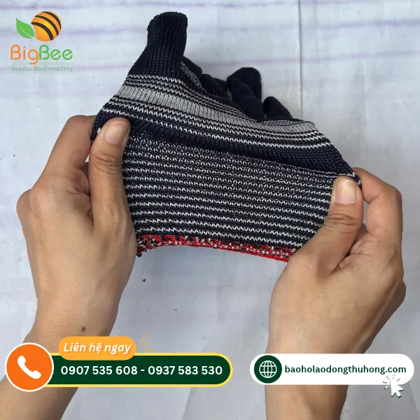 Kiểm tra độ co giãn của găng tay poly Kiểm tra độ co giãn của găng tay poly