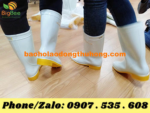 phần mũi và phần đế của ủng Thùy Dương trắng