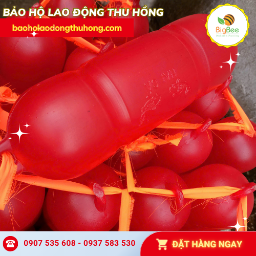 Phao hai con cá bằng nhựa làm bè nổi trên sông Phao hai con cá bằng nhựa làm bè nổi trên sông