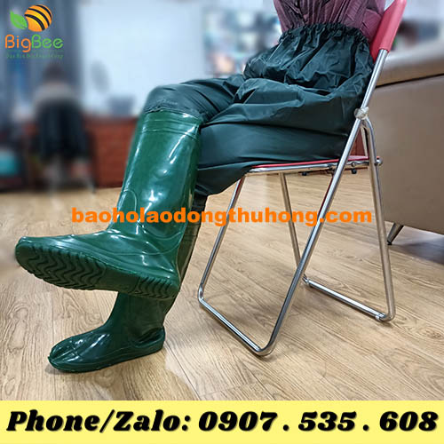 Thiết kế của ủng cao su liền quần lội nước