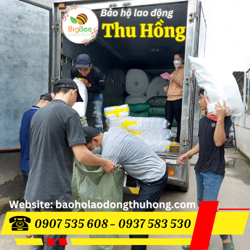 Thu Hồng đi giao đèn hỏa tiễn cho khách Thu Hồng đi giao đèn hỏa tiễn cho khách