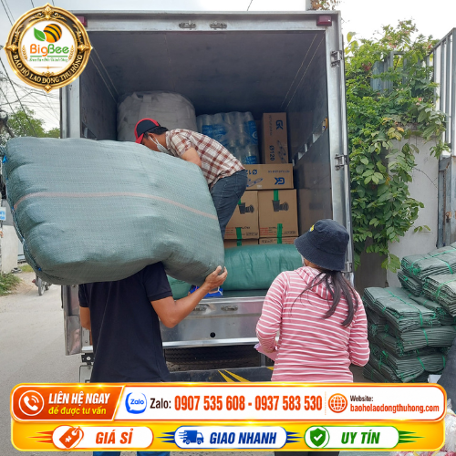 Thu Hồng đi giao găng tay len sợi xám đen 70g mỗi ngày Thu Hồng đi giao găng tay len sợi xám đen 70g mỗi ngày