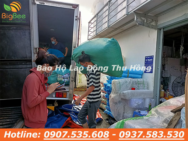 Thu Hồng giao hàng găng tay y tế Vglove, muối tiêu giá rẻ đến Đồng Nai 03