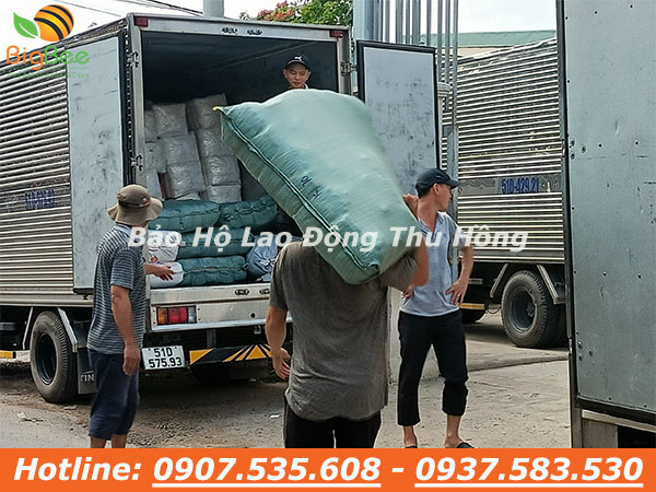Thu Hồng giao găng tay y tế Vglove, muối tiêu giá rẻ đến Đồng Nai 04