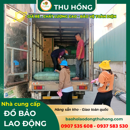 Thu Hồng lên đơn giao nón công nhân xếp ly tại kho Thu Hồng lên đơn giao nón công nhân xếp ly tại kho