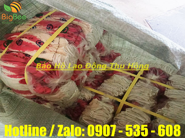 thu hồng nhập kho 50000 đôi bao tay len nhúng nhựa đỏ 02