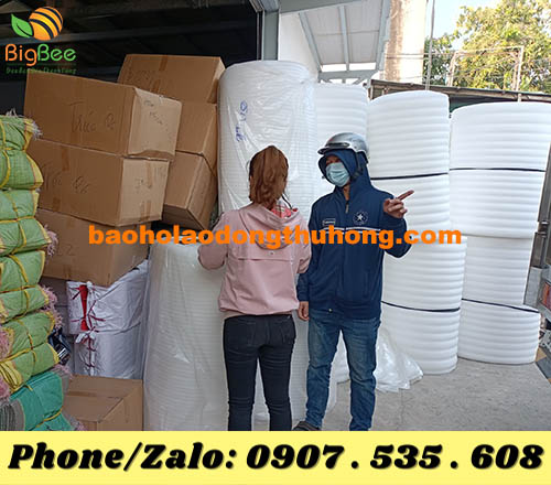 thu hồng ship hàng liên tay cho khách ngày cận Tết 04