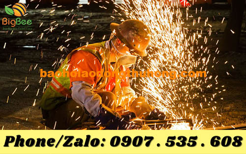 trang bị đồ bảo hộ đầy đủ đối với nghề thợ hàn