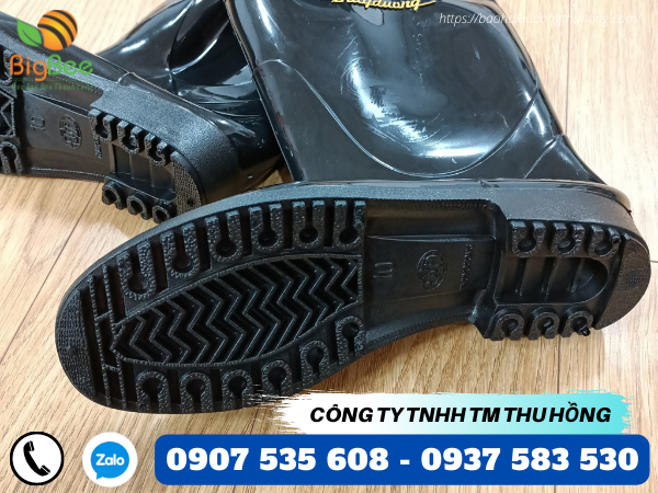 Ủng cao su Thùy Dương màu đen chống trơn