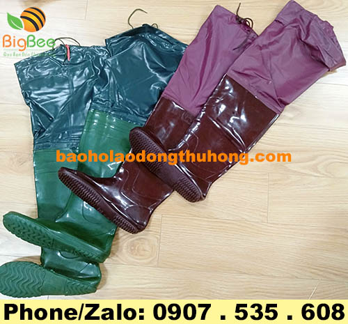 ủng nhựa cao su lội ruộng xanh tím cho nông dân miền Tây