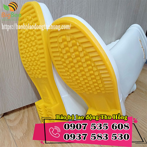 ủng Thùy Dương vàng chống trơn