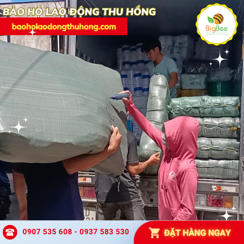 Xe tải rời kho 30000 đôi găng tay len muối tiêu 60g Xe tải rời kho 30000 đôi găng tay len muối tiêu 60g