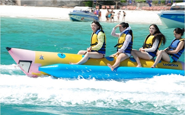 Trò chơi tại bãi biển Nha Trang