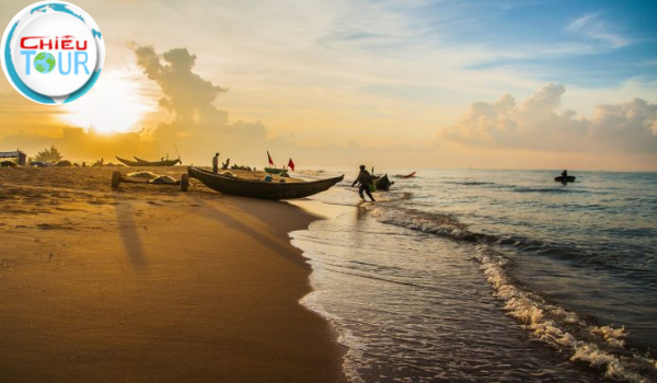 Hoàng hôn tại Biển Hồ Cốc