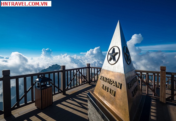 dinh-fansipan-noc-nha-dong-duong