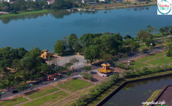 Phu Văn Lâu tại Huế