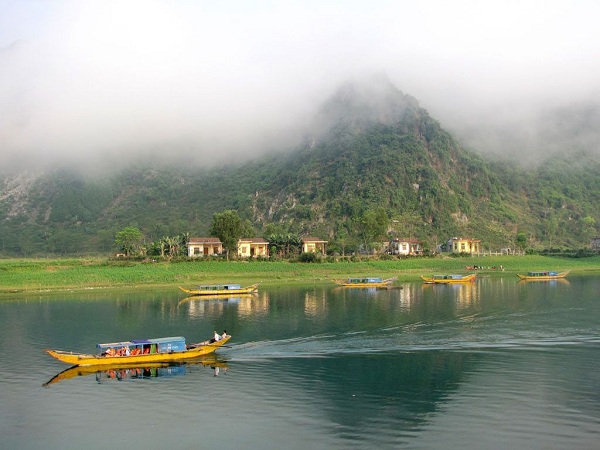di-thuyen-song-son-dong-phong-nha