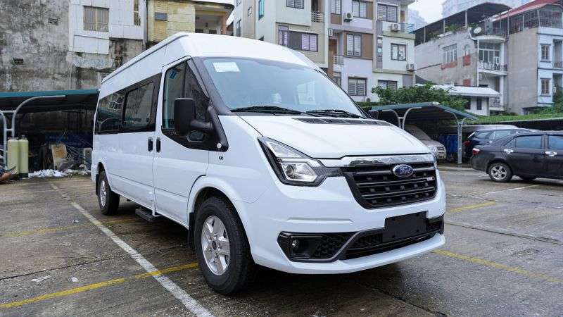 Cho thuê xe du lịch 16 chỗ tại quận Tân Phú TP CHM