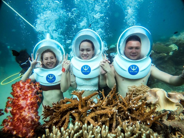 Đi bộ dưới lòng biển tại Phú Quốc