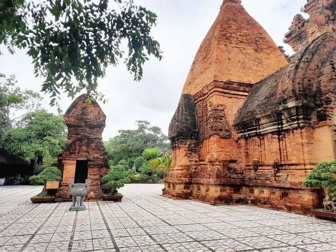 Quần thể Tháp Bà Ponagar tại Nha Trang