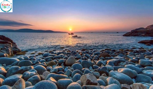 Bãi Đá Trứng tại KDL Ghềnh Ráng Tiên Sa