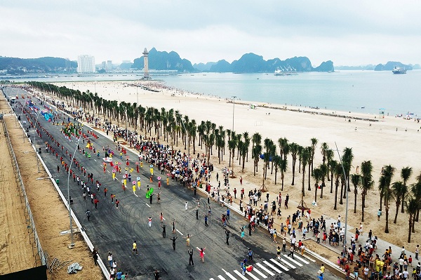 Biển Bãi Cháy tại Quảng Ninh