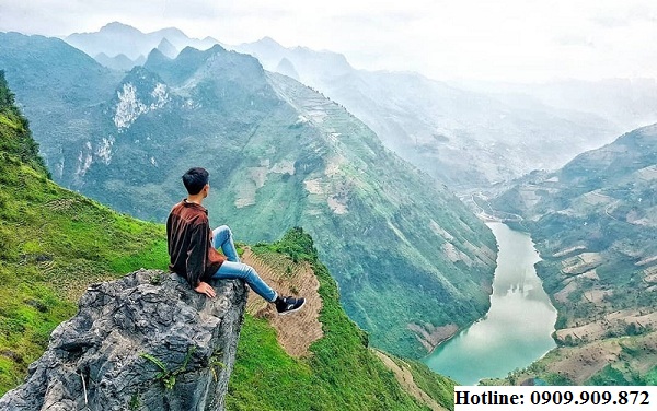 Check-in trên đỉnh đèo Mã Pì Lèng tại Hà Giang