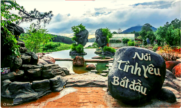 Hồ Vô Cực tại Đường Hầm Điêu Khắc - Tour Du Lịch Đà Lạt