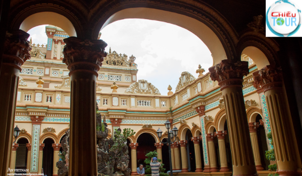 Bên trong chùa Vĩnh Tràng