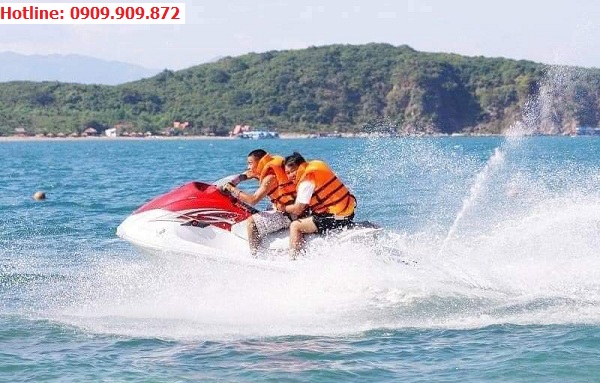 Trò chơi Moto nước tại Con Sẻ Tre