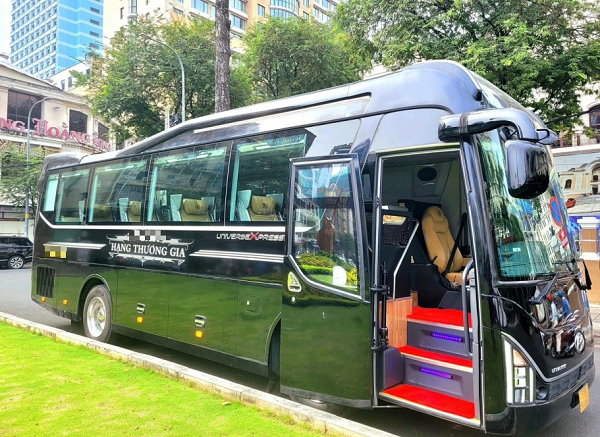 thue-xe-limousine-20-cho-di-phan-thiet.jpg