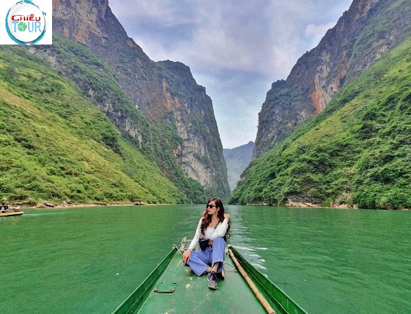 Đi thuyền trên sông Nho Quế