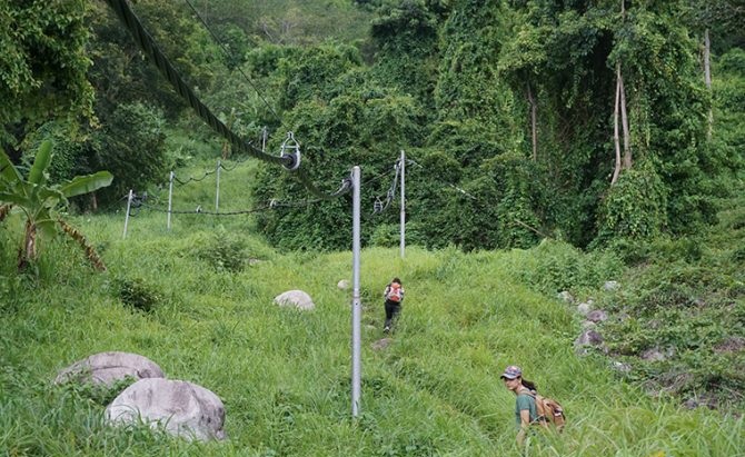 Trekking theo đường cột điện lên Núi Gia Lào