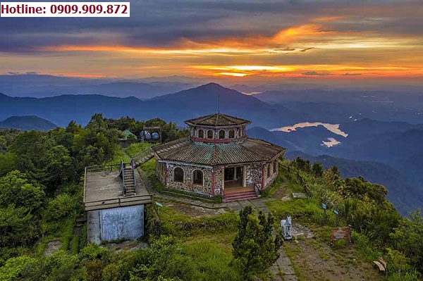 Vọng Hải Đài trên VQG Bạch Mã