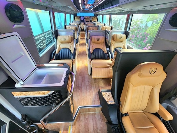 noi-that-thue-xe-limousine-20-cho-di-phan-thiet.jpg