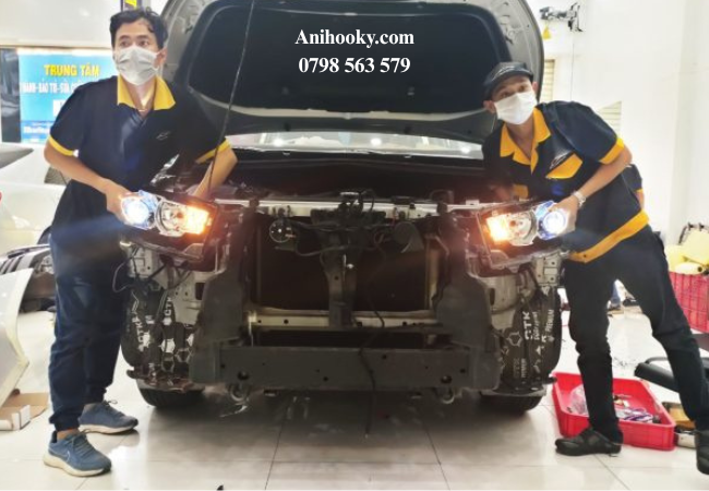 Đèn chiếu sáng trên ô tô phải có màu sắc chuẩn và độ sáng phù hợp Đèn chiếu sáng trên ô tô phải có màu sắc chuẩn và độ sáng phù hợp