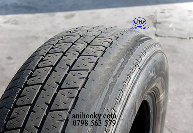 bơm lốp xe ô tô bơm lốp xe ô tô