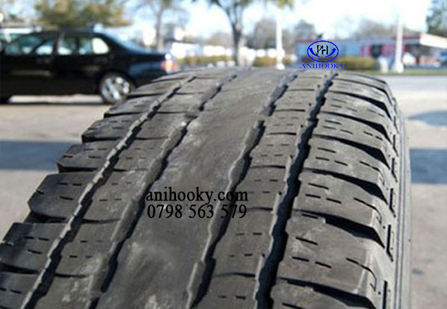 bơm lốp xe ô tô bơm lốp xe ô tô