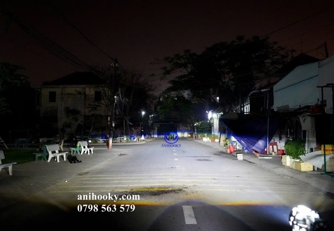 ánh sáng bóng đèn led ô tô làm dịu mắt và sáng trong đêm ánh sáng bóng đèn led ô tô làm dịu mắt và sáng trong đêm