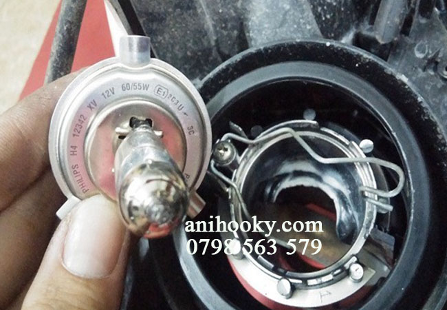 sau khi tháo chân bóng ra nhớ kiểm tra kỹ chân bóng đèn đúng chưa rồi mới thay cái mới sau khi tháo chân bóng ra nhớ kiểm tra kỹ chân bóng đèn đúng chưa rồi mới thay cái mới