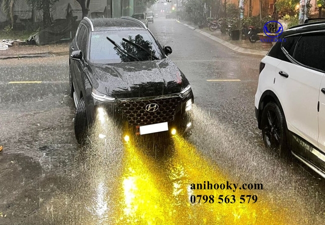 đèn led gầm ô tô sử dụng trong cơn mưa lớn đèn led gầm ô tô sử dụng trong cơn mưa lớn