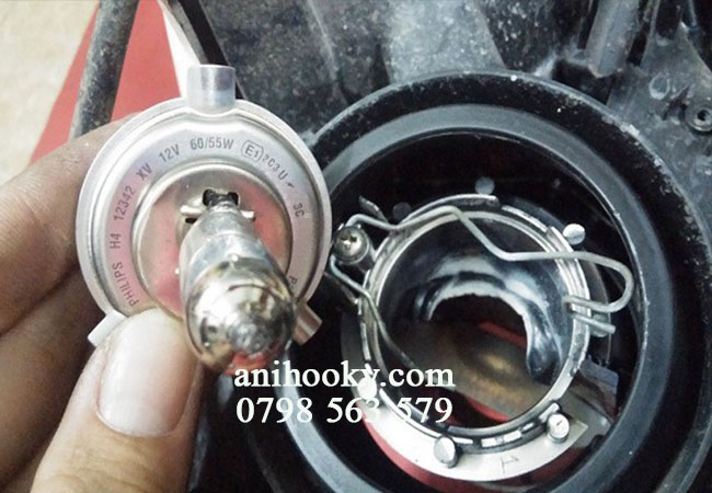 trước khi thay đèn led mới cho xe các bác nên tháo bóng đèn led cũ ra trước khi thay đèn led mới cho xe các bác nên tháo bóng đèn led cũ ra