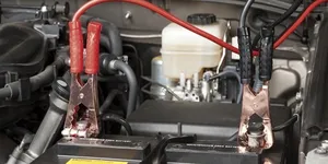 Mách Bạn Cách Câu Dây Bình Ắc Quy Ô Tô Cơ Bản