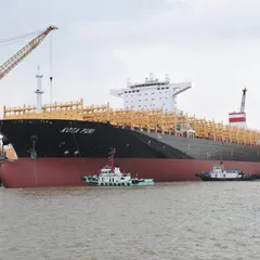 Chinese shipyards win giant container ship order