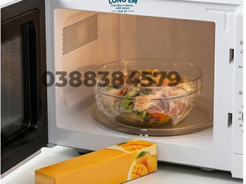 Màng bọc thực phẩm có dùng trong lò vi sóng được không? Hướng dẫn an toàn